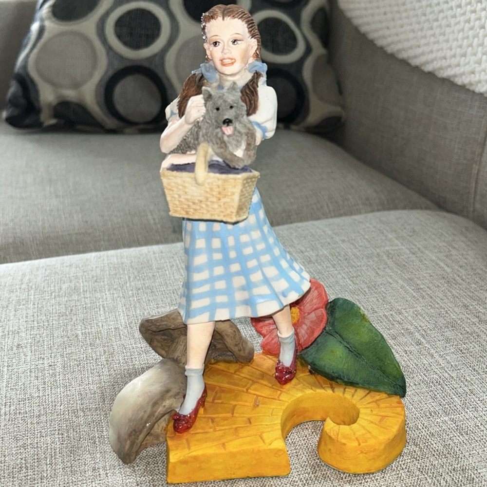 Dorthy and Toto from the Wizard of Oz collectible